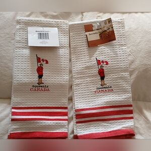 Nwt. Set of  2 Canada Souvenir cotton Kitchen Towels - Red and White